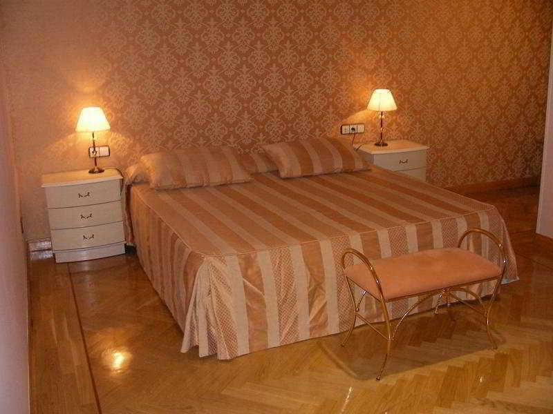 Checkin Madrid Parla Hotell Rum bild